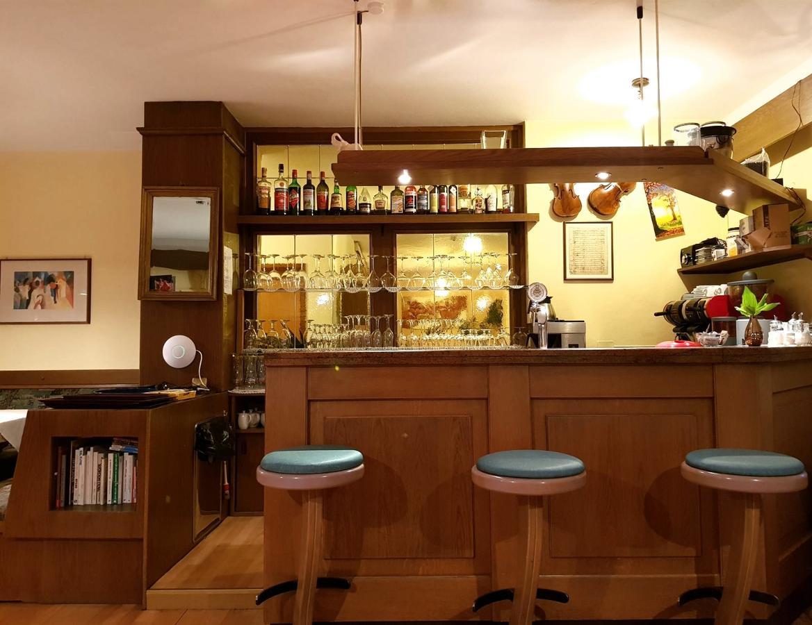 Hotel Pension Schweitzer Silandro Extérieur photo