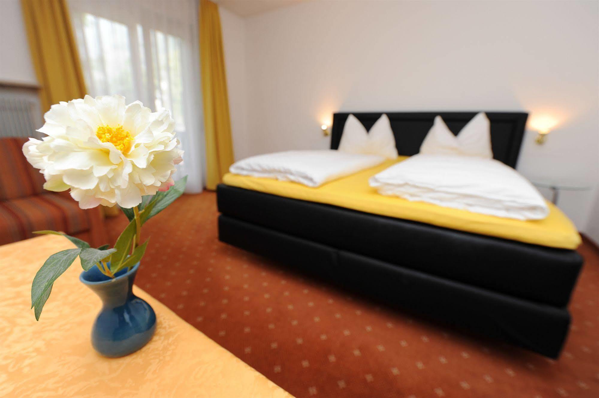 Hotel Pension Schweitzer Silandro Extérieur photo