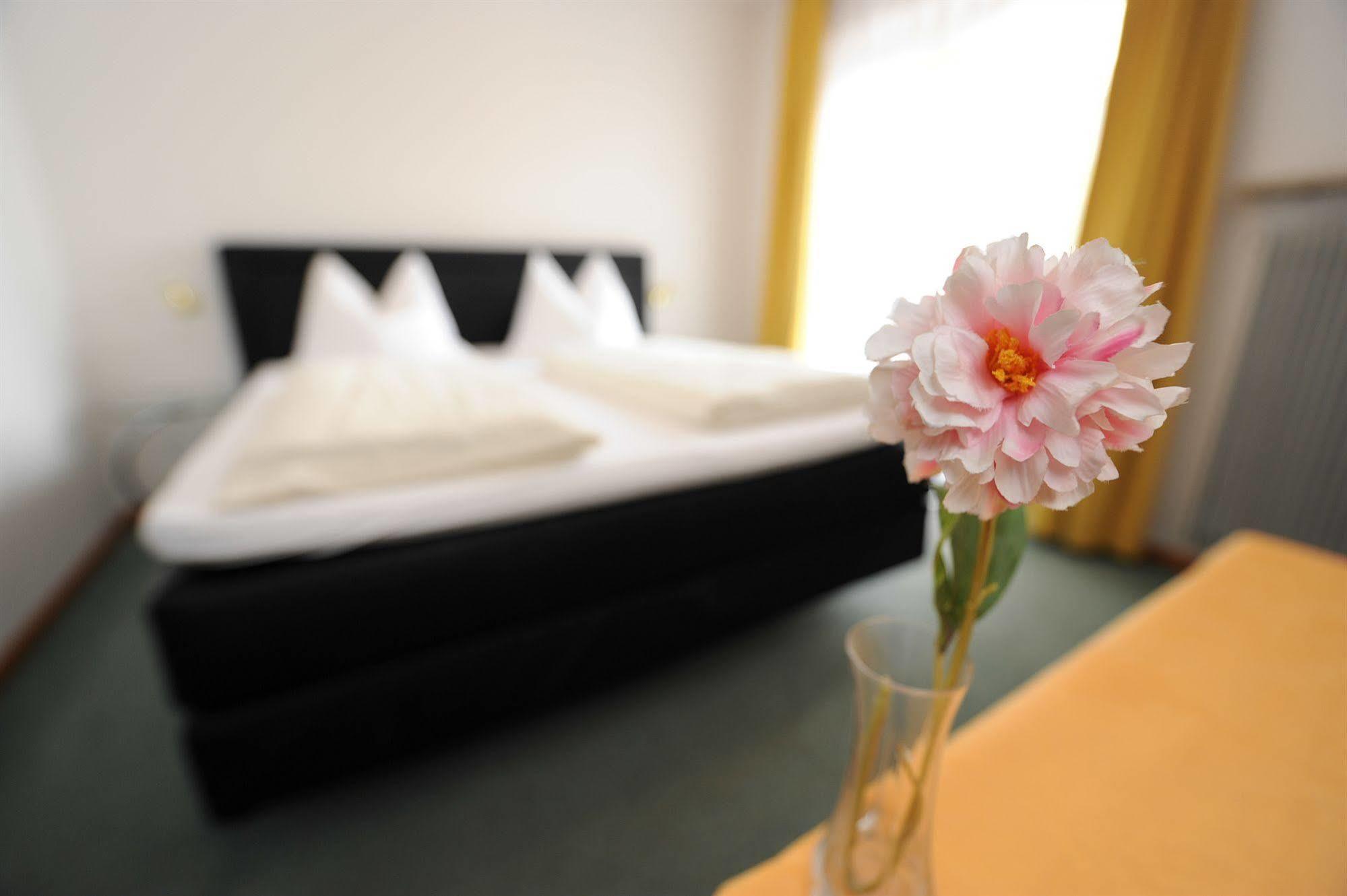 Hotel Pension Schweitzer Silandro Extérieur photo