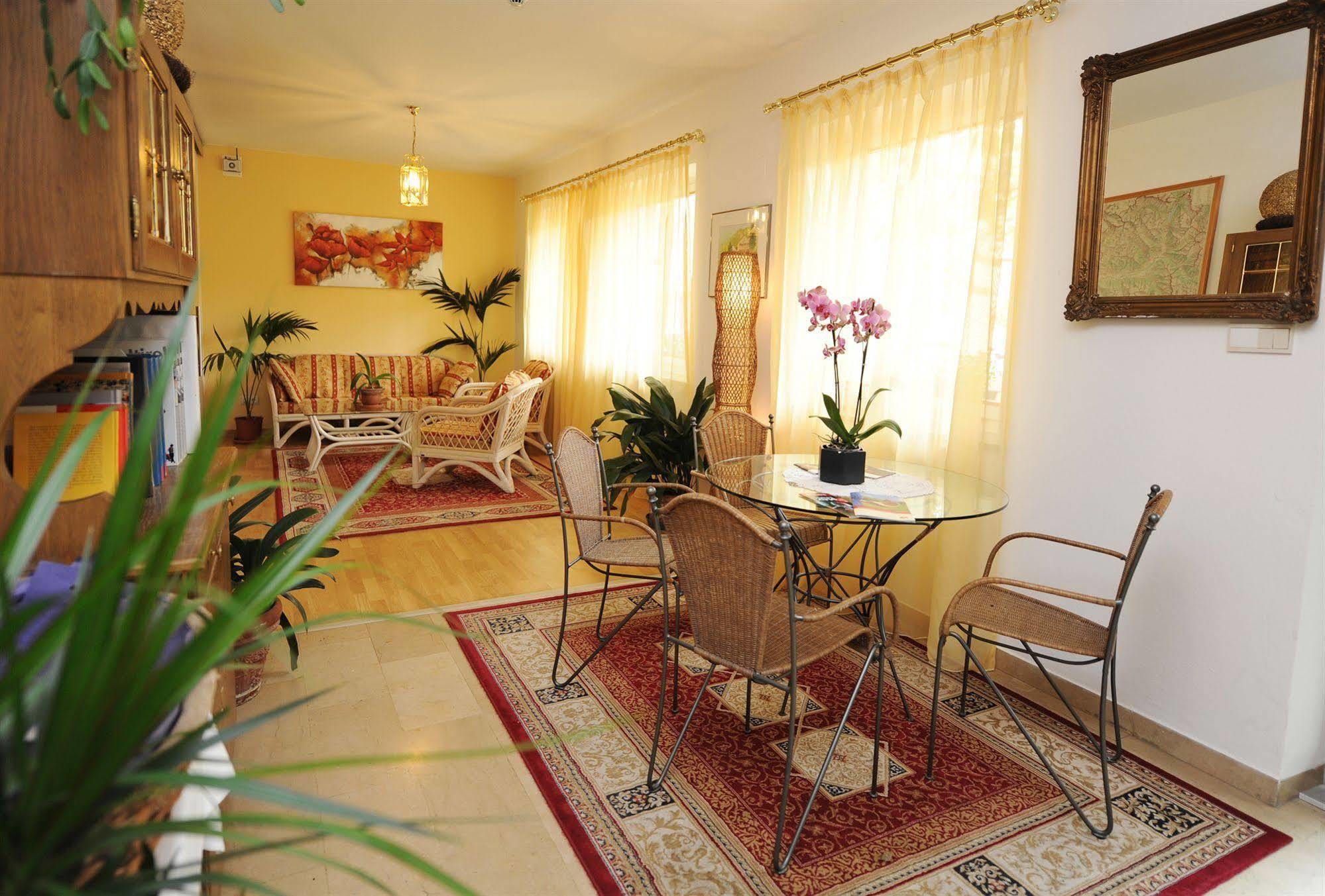 Hotel Pension Schweitzer Silandro Extérieur photo